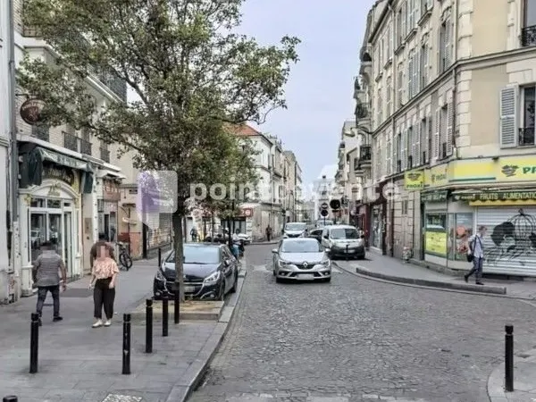 Service immobilier 73 m²
