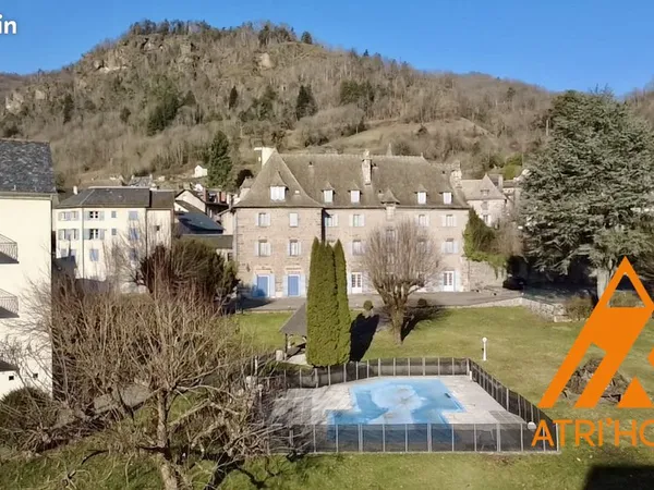 Local 4000 m² Vic-sur-Cère