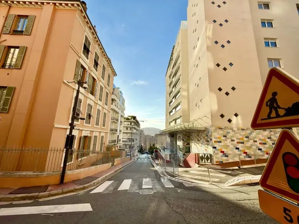 3 pièces loué a rénover Face au collège de Monaco