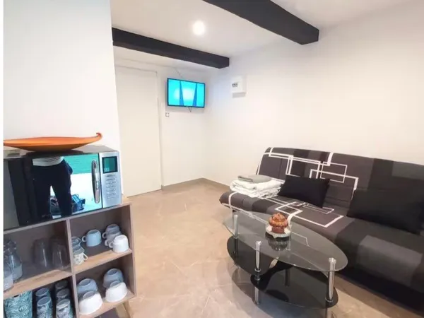 Studio meublé avec terrasse