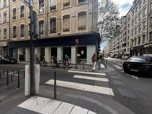 Local commercial 210 m²