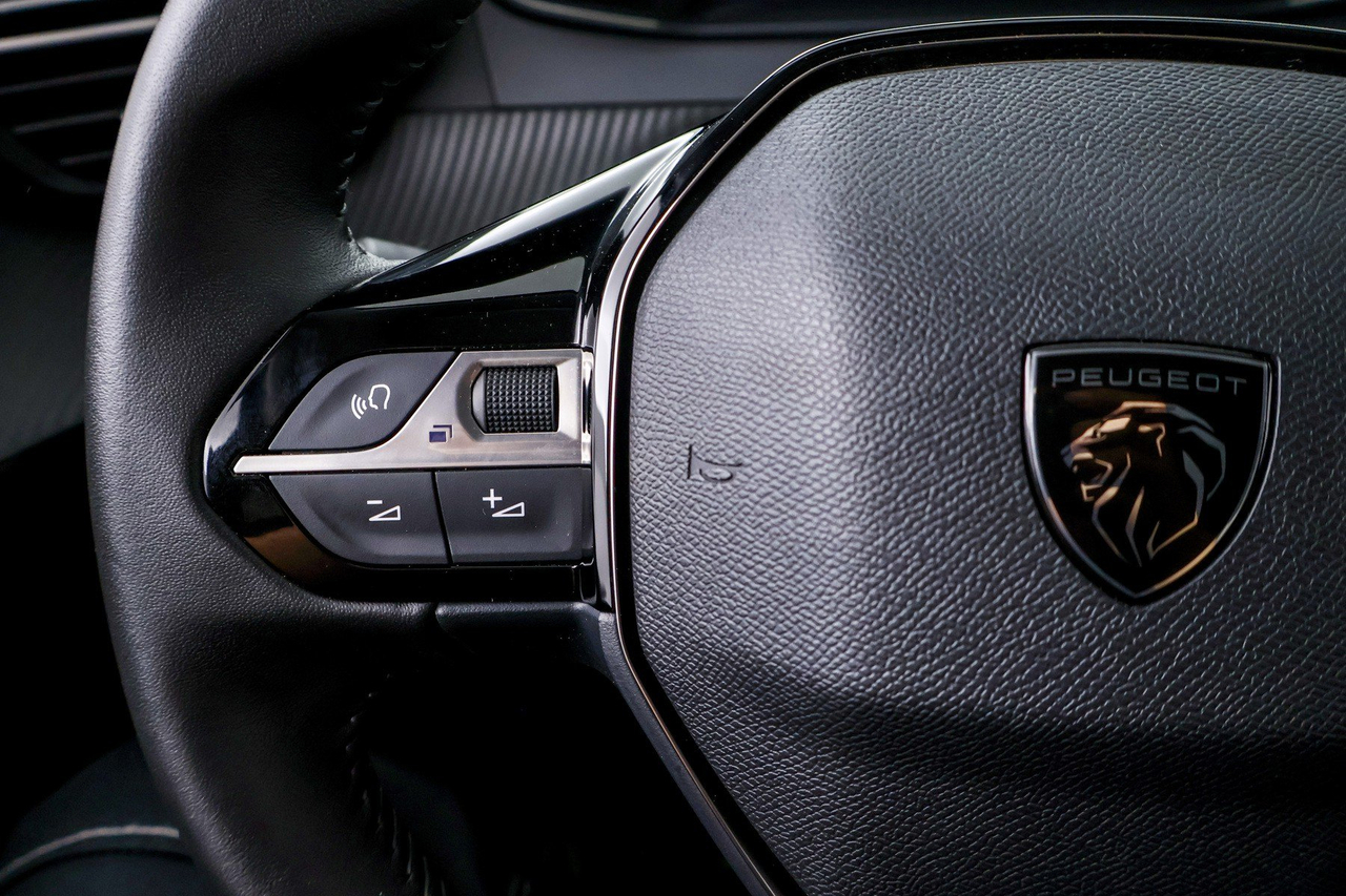 Peugeot 208 — photo 20
