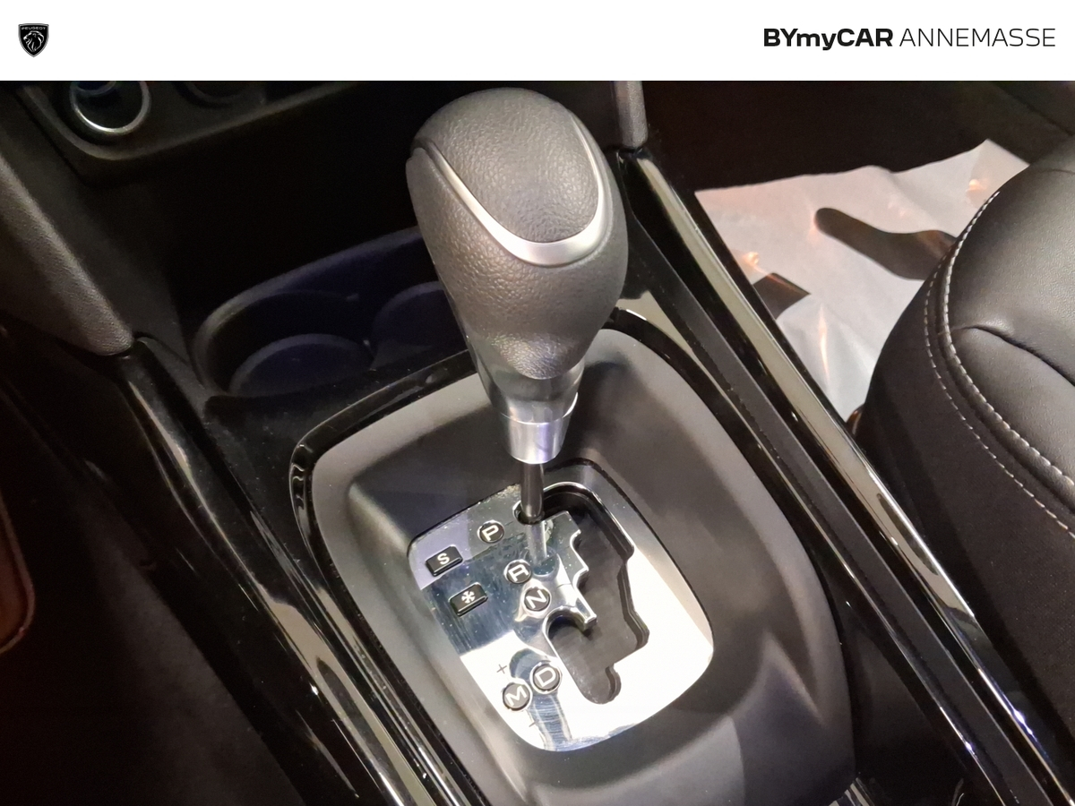 Peugeot 2008 PureTech 110ch S&amp;S EAT6 — photo 24