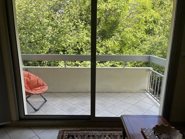 À louer studio meublé 33m2 avec balcon/ terrasse face piscine de Gien