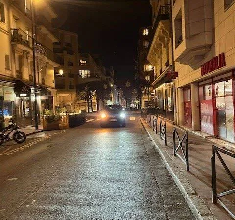 Boutique 2 pièces 115 m²