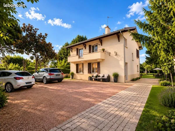 Maison familiale de 135 m² avec grand terrain -entre particuliers - Proche centre de Roanne