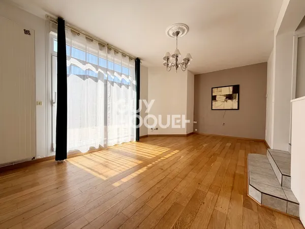 Maison à vendre de 5 pièces de 125 m² - Secteur Murigny