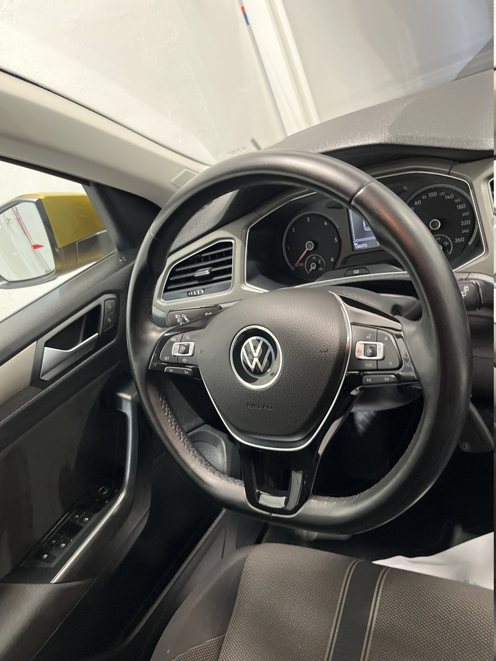 Volkswagen T-Roc — photo 39