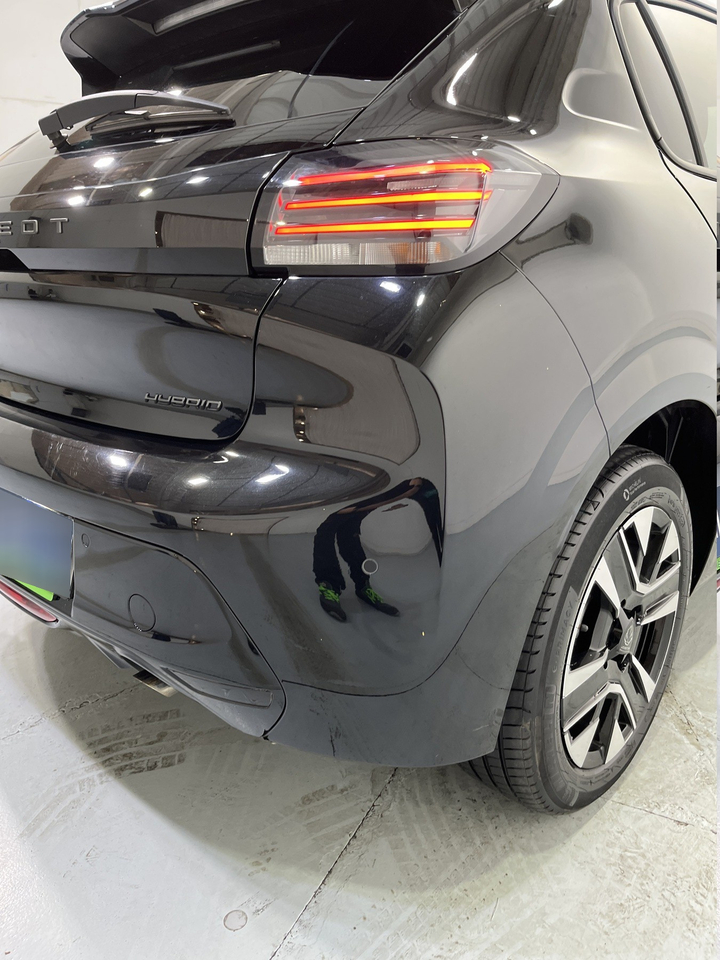 Peugeot 208 — photo 36