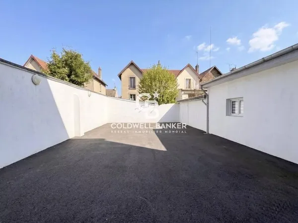 Local commercial 6 pièces 180 m²