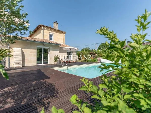 Maison 7 pièces 270 m²