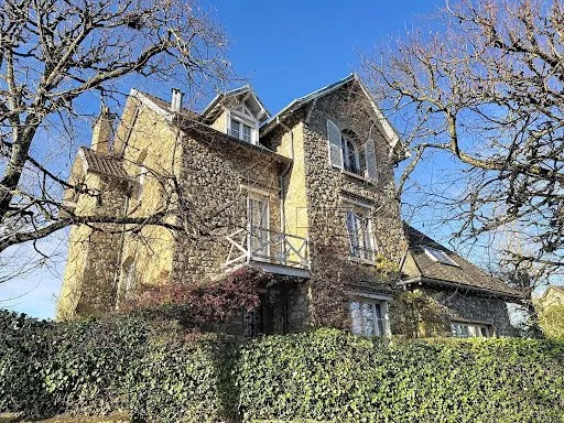 Maison 14 pièces 306 m²