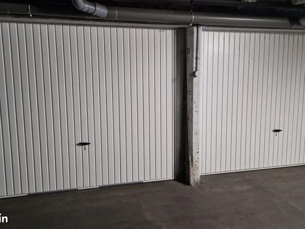 Part loue grand garage gre centre