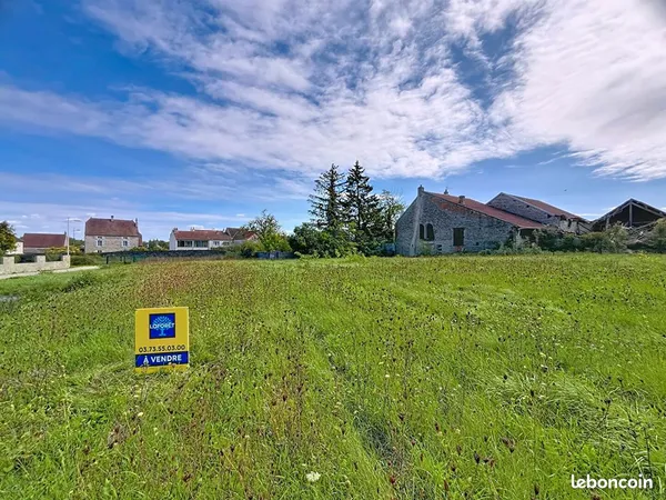 Terrain 895 m² SPOY