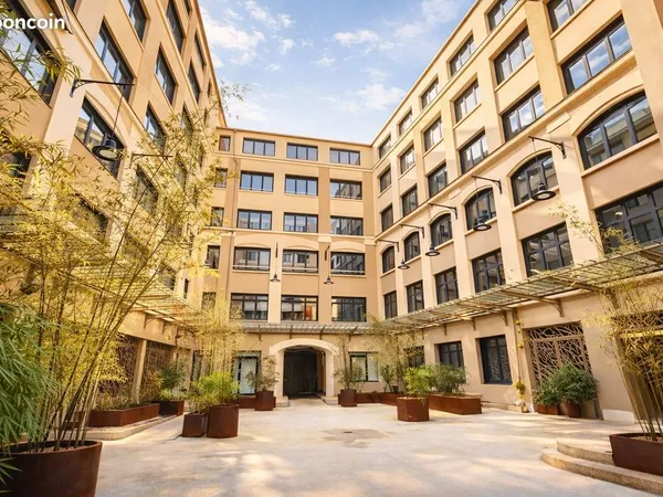 Bureaux 2 076 m²