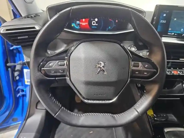 Peugeot 2008 1.2 puretech 100ch s&amp;s allure pack — photo 15