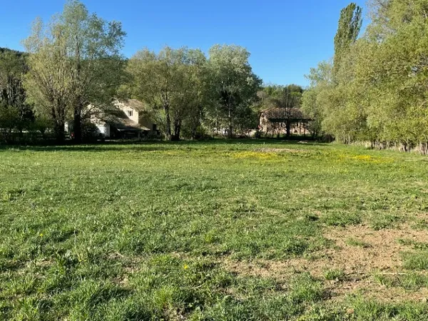 Terrain 616 m²