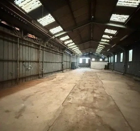 Local 800 m²