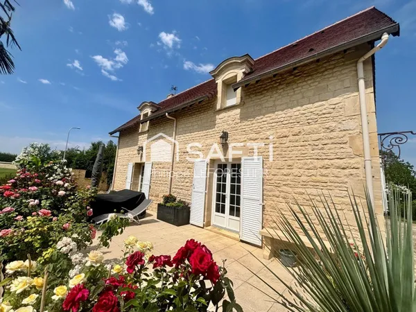 5 km d'Argences. Très belle maison de 5 chambres.
