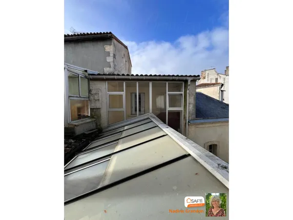 Face au Château, maison et local commercial