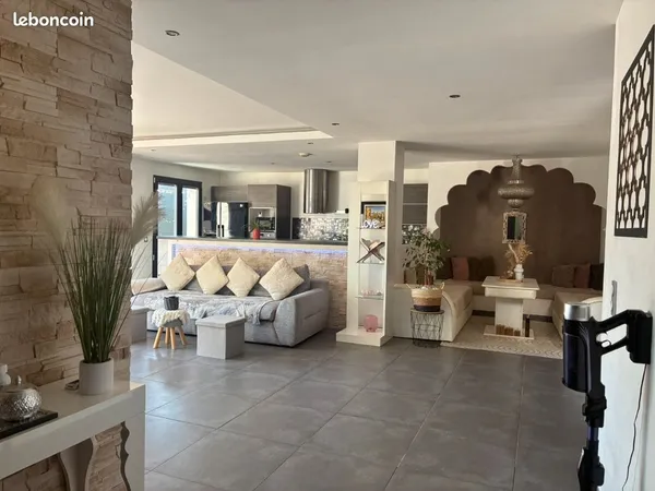 Maison familiale avec piscine, jardin sud-est et terrasse de 50 m² - Marseille 13015