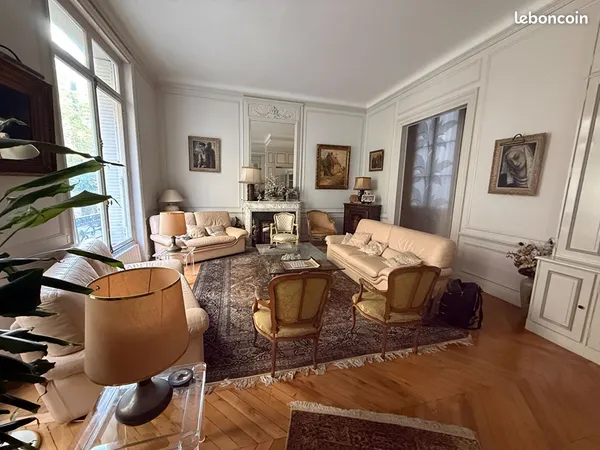 Appartement 5 pièces 156 m²