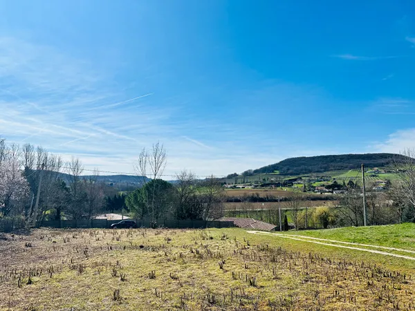Terrain 3050 m²
