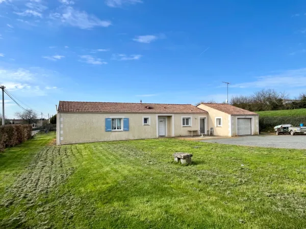 MOUZEUIL SAINT MARTIN (85370) CADRE CAMPAGNE VILLA PLAIN PIED 4 CHAMBRES AVEC ANNEXES SUR 2145 M² CL
