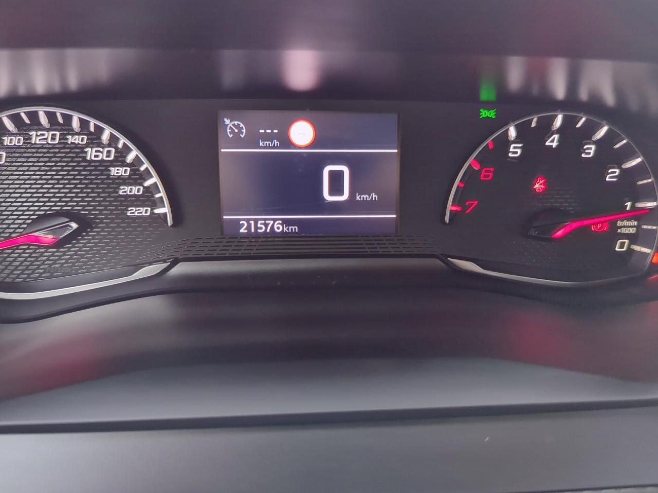 Peugeot 2008 puretech 100 s&s bvm6 active — photo 24