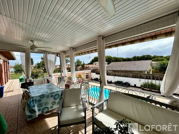 Maison 8 pièces 227 m²