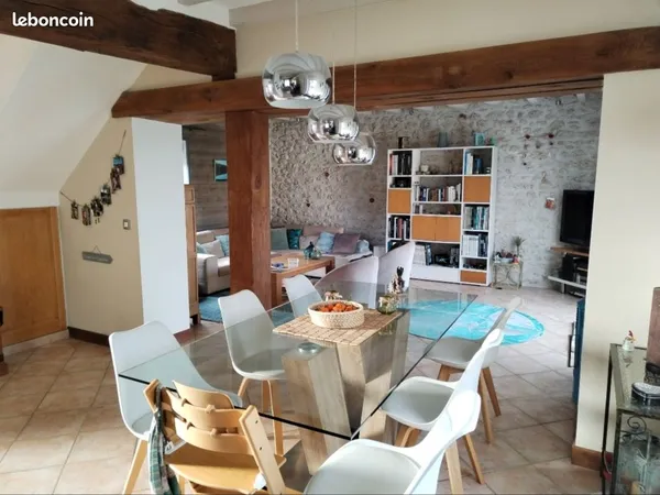 Maison en pierre avec dépendances