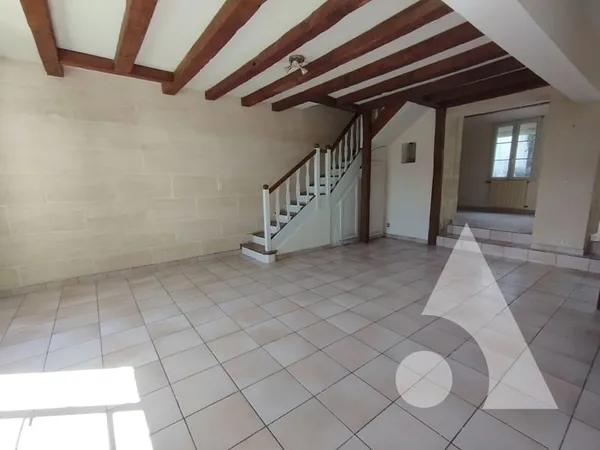 Maison 3 chambres + bureau - garage - axe Crepy Compiègne