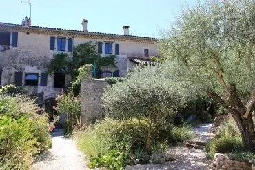 Mas en pierre avec activité de gîtes - Cardet