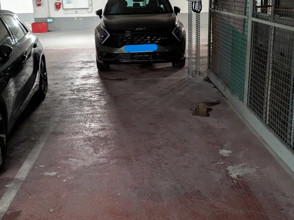 Vends parking accès sécurisé avec borne électrique