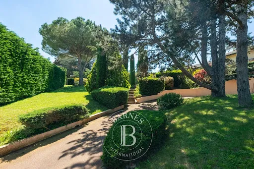 Maison 5 pièces 210 m²