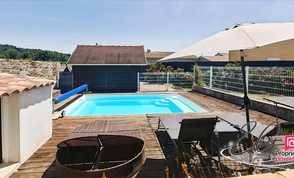VILLEGLY : Villa de plain-pied avec piscine et jacuzzi