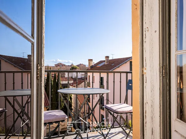 Appartement de caractère dans un bel immeuble ancien avec vue