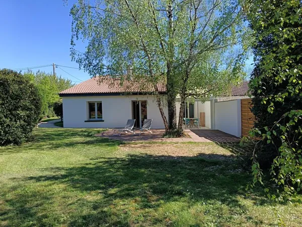 Maison rénovée, quatre chambres, garage, jardin