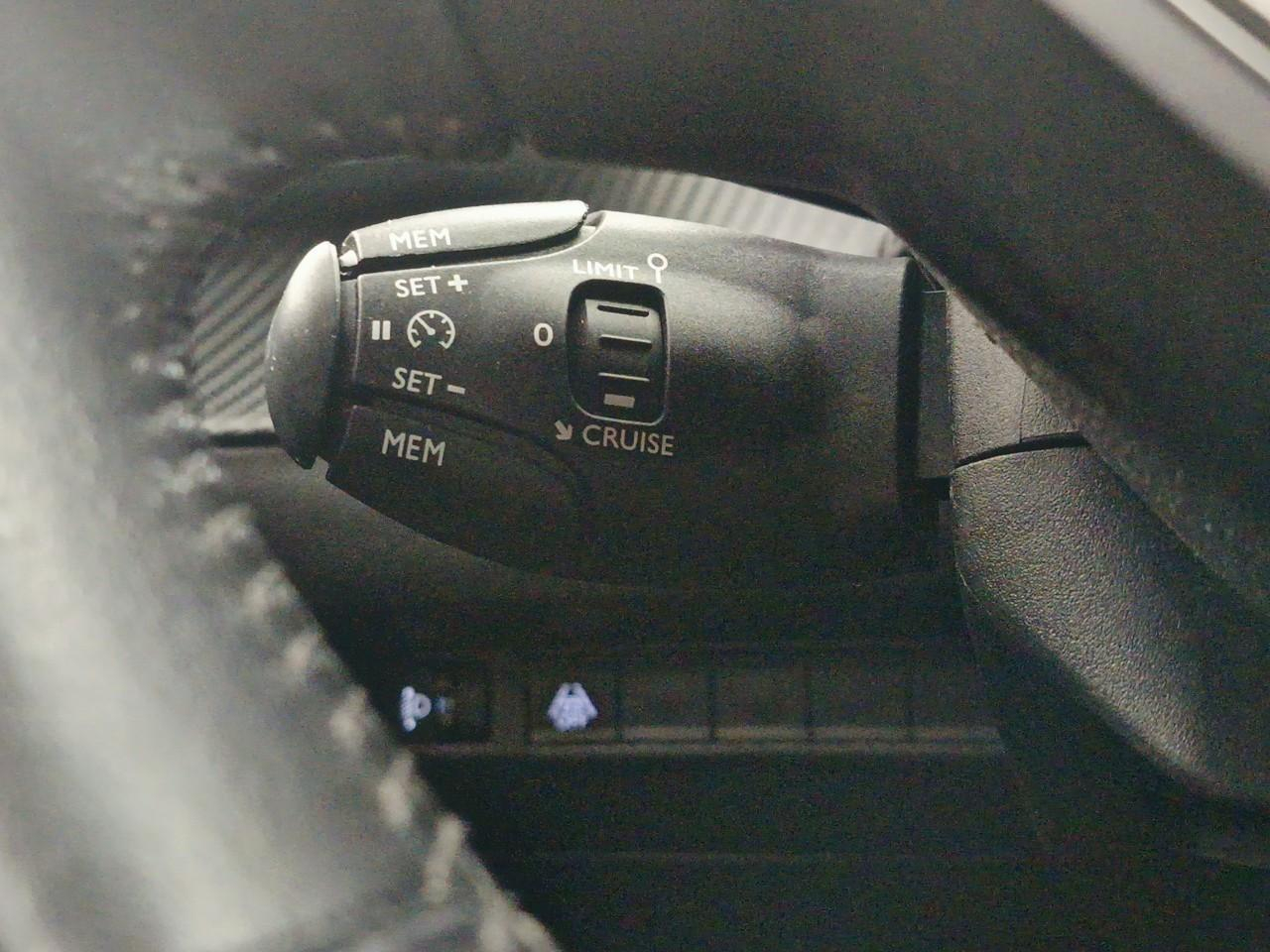 Peugeot 2008 puretech 130 s&s eat8 allure pack — photo 25
