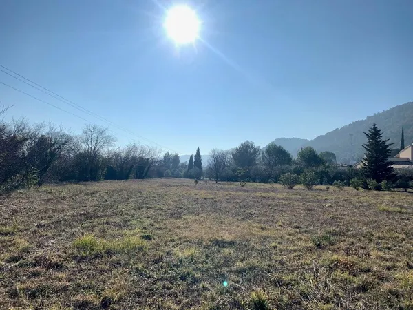 Terrain 440 m²