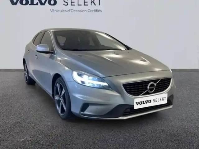 Volvo V40 t2 122ch r-design — photo 3