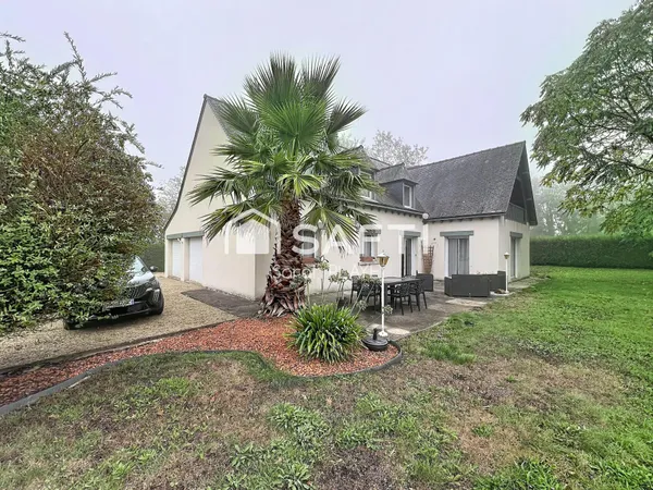 Maison familiale 153m2 double garage 52m2 et un garage annexe