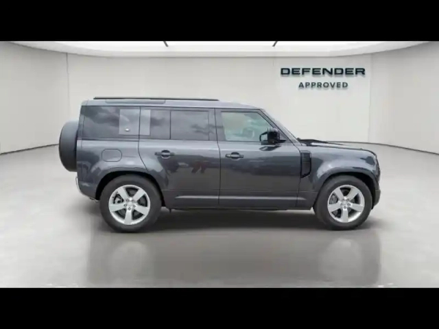 Land Rover Defender 110 2.0 p400e x-dynamic hse — photo 23