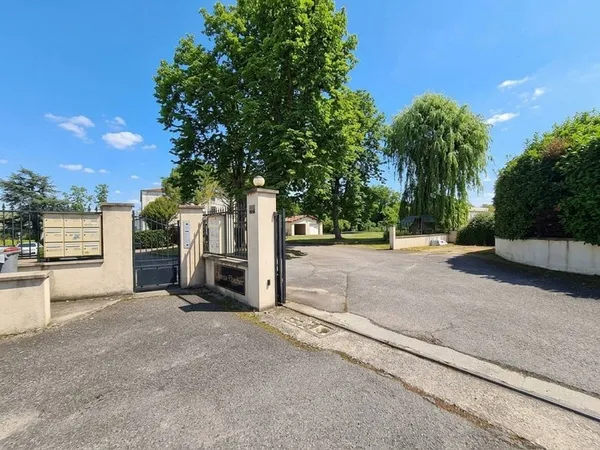 Appartement T4 de 94 m² avec cave et 2 parkings - Estrablin