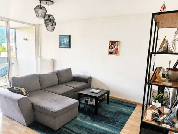T4 transformé en T3 €" 80 m² €" 2 chambres, possibilité 3 chambres + Garage + Cave