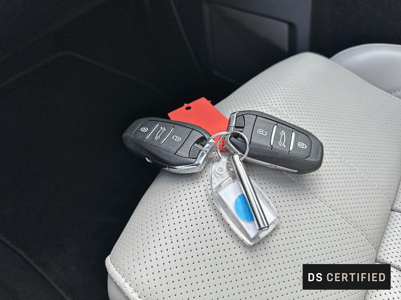 Ds Ds 7 crossback hybride rechargeable e-tense 300 eat8 4x4 opera — photo 14