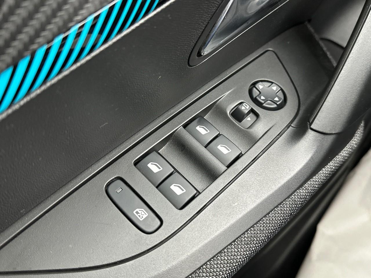 Peugeot 2008 puretech 130 s&s bvm6 style — photo 17