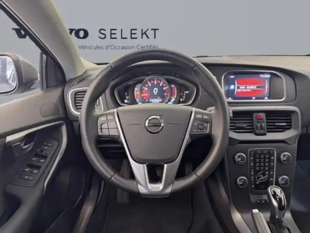 Volvo V40 t2 122ch momentum geartronic — photo 12