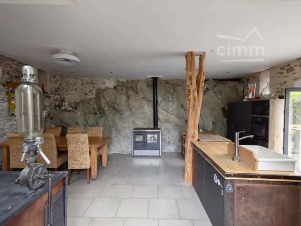 MAISON DE HAMEAU - 3 CHAMBRES - DENÉE