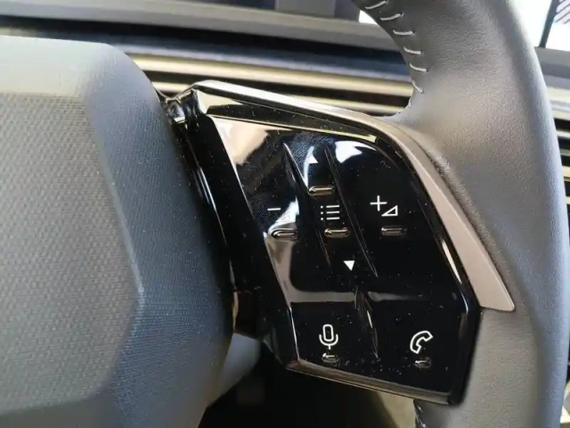 Peugeot 5008 plug-in hybrid 225 ch e-dcs7 — photo 17